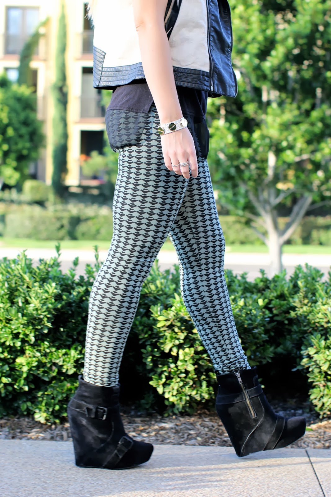 Moto Vest + Leggings Look Purely Chic