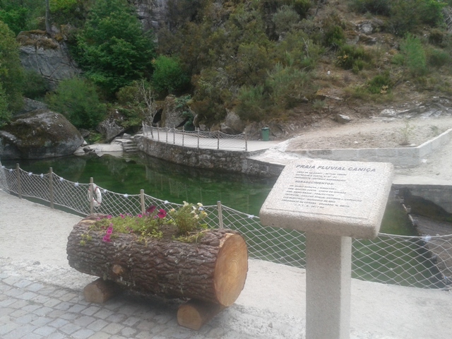 Placa Inauguração da Praia Fluvial da Caniça e a piscina
