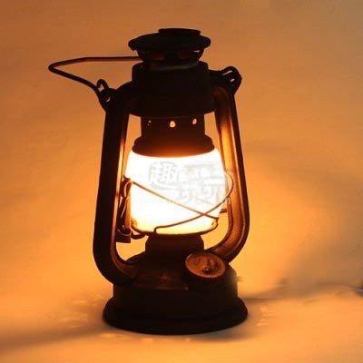 8-Kerosene-Hurricane-Camp-Lantern-Light-lamp-Storm-Yellow-balck-blue-red.jpg