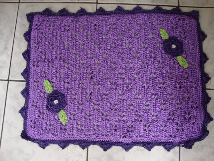 Tapete roxo de croche