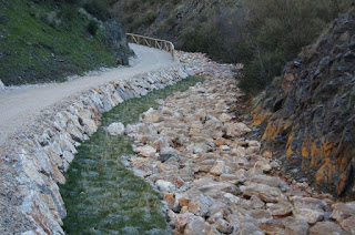 Técnicas de bioingenieria. Canal calizo abierto. Open limestone channel.