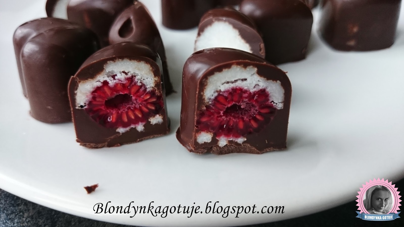 Czekoladki Z Nadzieniem Kokosowymi Malinka Albo Bez Blondynka Gotuje
