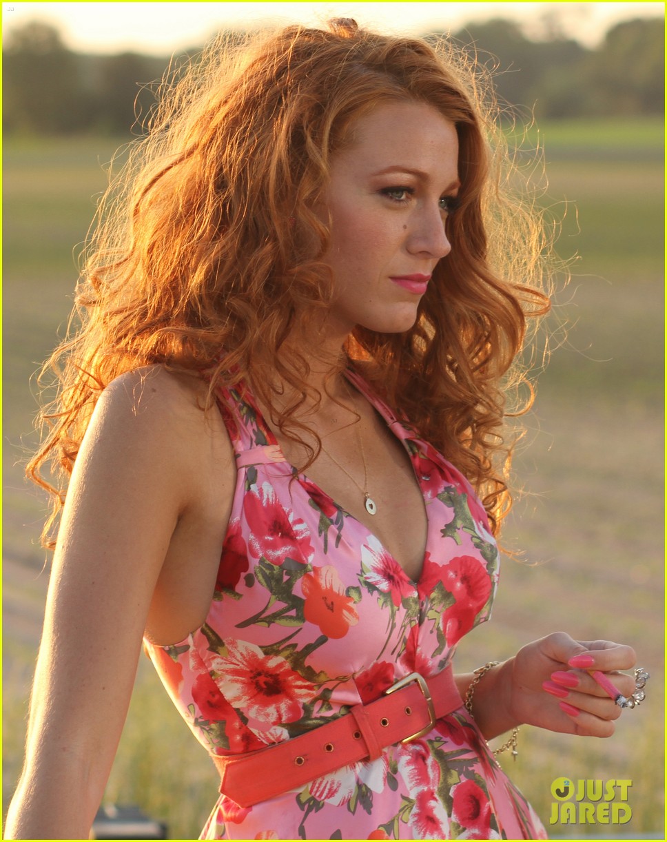 http://2.bp.blogspot.com/-MsEB3QN58HU/T52-jptuqFI/AAAAAAAAEh0/213YFDJWS9M/s1600/blake-lively-hick-stills-chloe-moretz-02.jpg