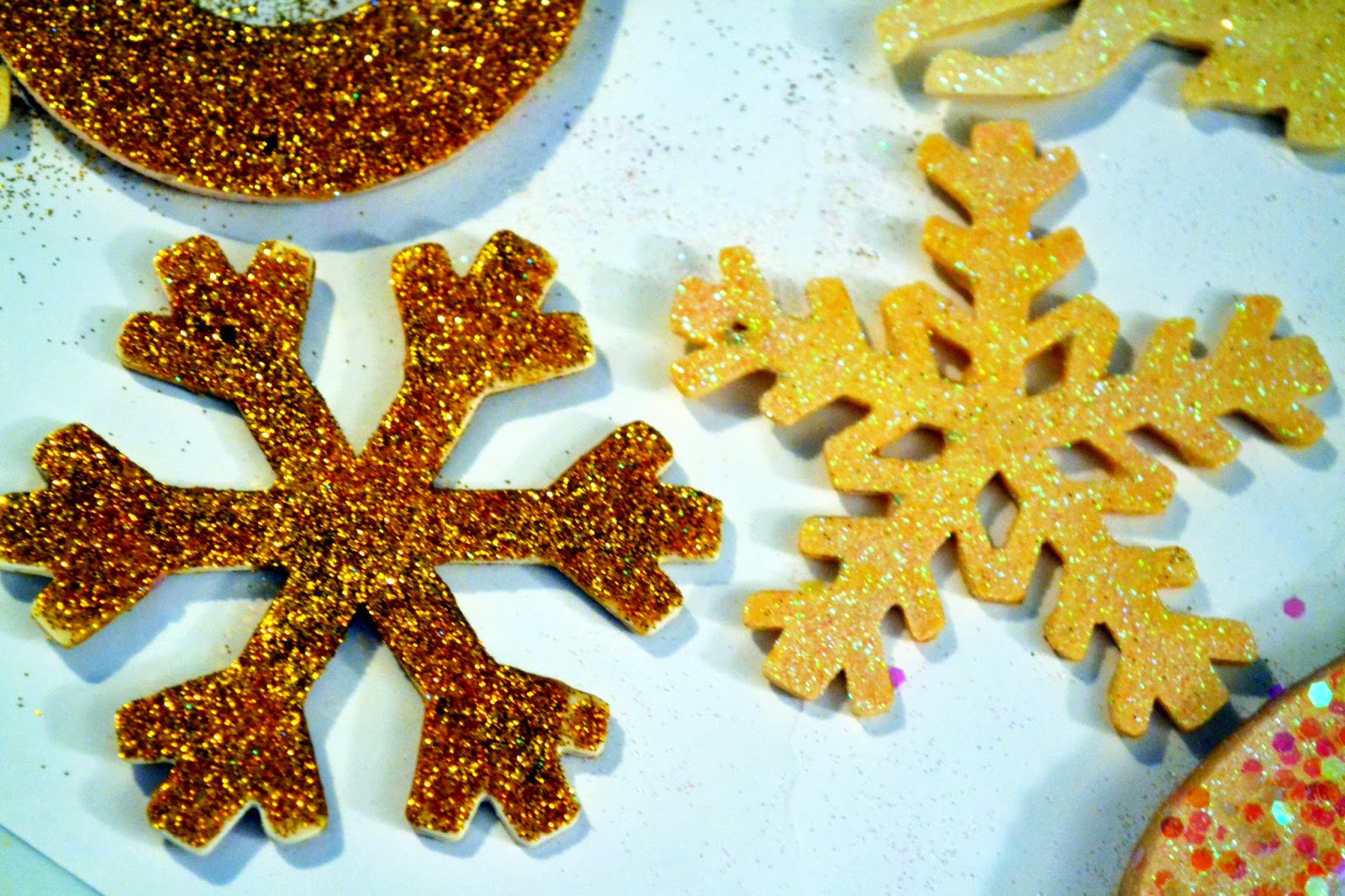 A Refined Outlook DIY Christmas Ornaments