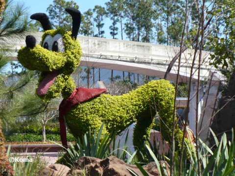 Skulpture od trave i cveća - Page 4 Disney+pluto+dog+plant+sculpture+art+garden+landscaping