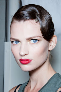 wake-up-your-makeup-looks-to-try-now-fine-magazine-dos-dont-bright-lipstick-illuminated-skin-model-fashion-beauty-runway
