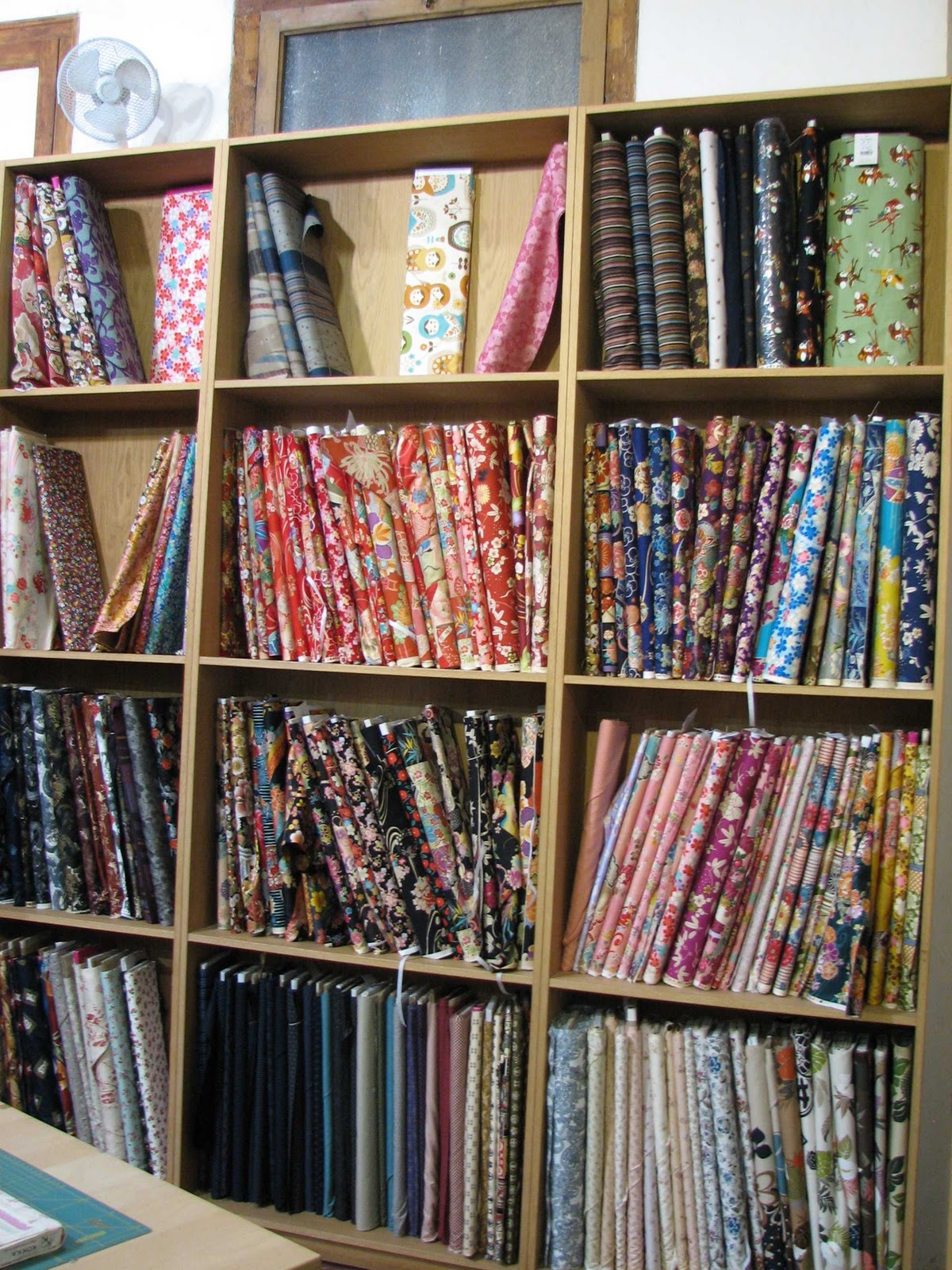 Escuela de Bordado: Telas para bordar / Embroidery School: Fabrics to  embroider - The Crafty Room