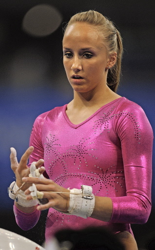 Sexy Female Abs: Gymnasts are awesome!