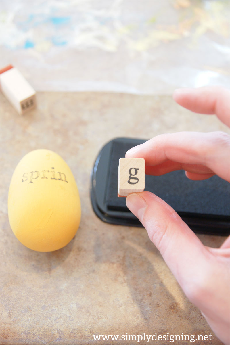 Chalky Stamped Easter Eggs | learn how to create wooden chalk paint eggs with hand stamped accents | #chalkpaint #easter #crafts #stamped