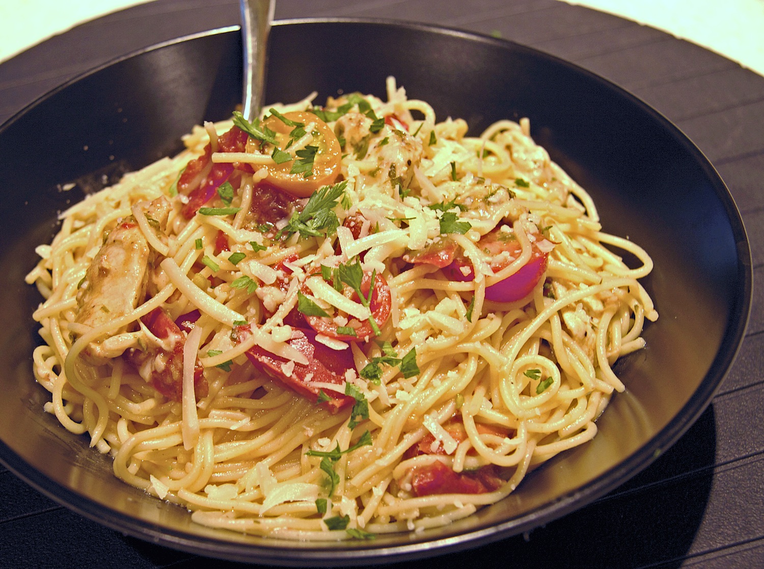 37 Cooks Spaghetti with GarlicHerb Gravy, LemonMarinated Chicken and