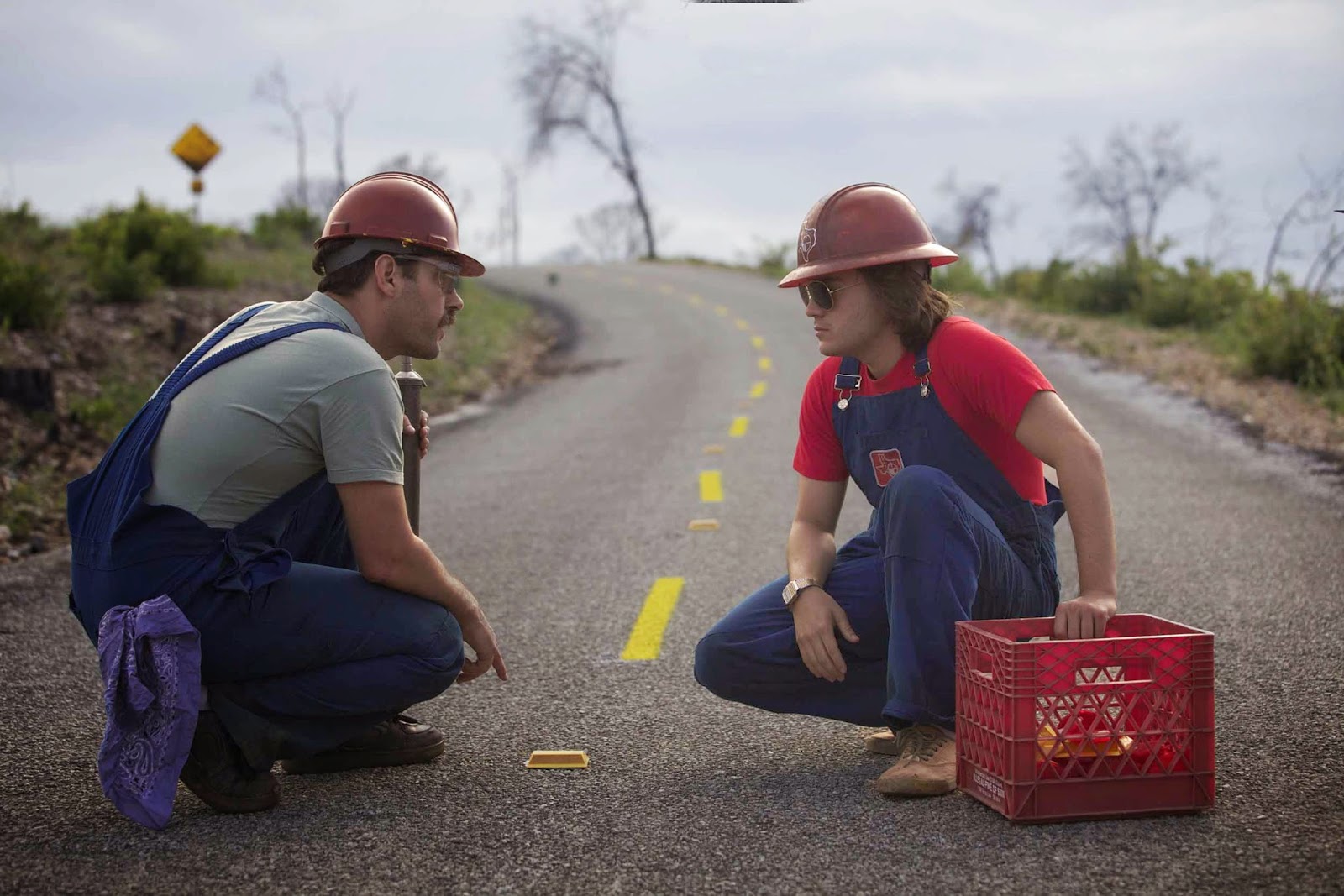 två killar dejtar samma tjej film