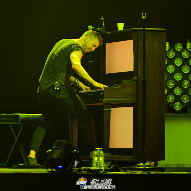 Check out Ryan's passionate look while playing the piano OneRepublic Native Live in Malaysia 2013 