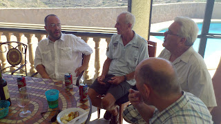 David (from near Valencia), Stephen, Alan & James enjoying food, drink and conversation on the patio.