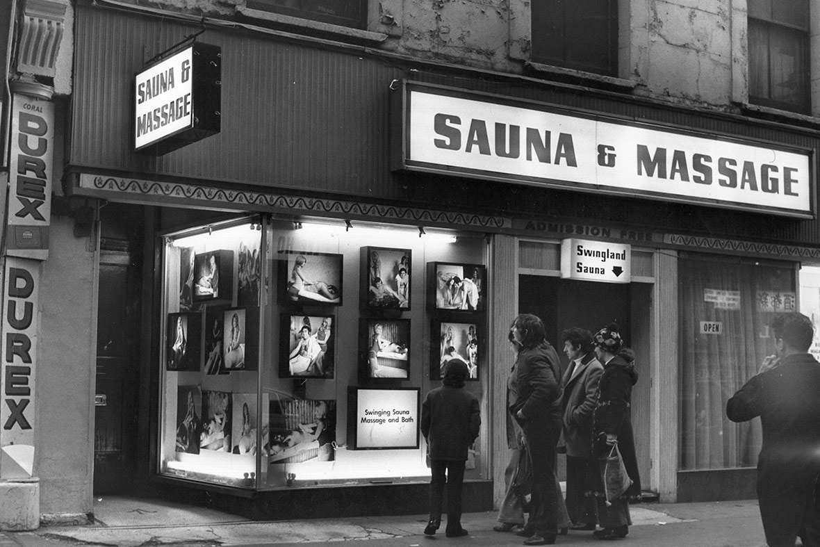 28 Fascinating Vintage Photos of Soho, London Over The Years vintage