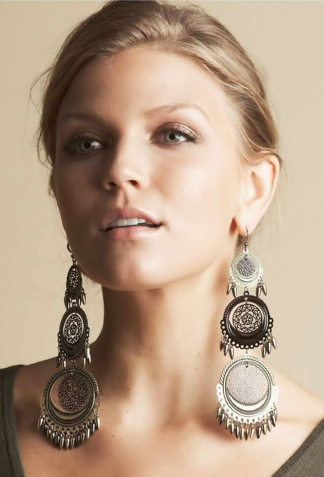 What to wear with long earrings 64 What to wear with long earrings 33