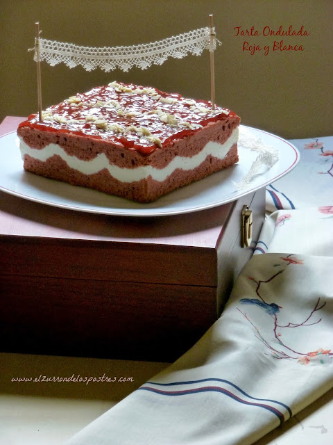 Tarta Ondulada Roja Y Blanca 
