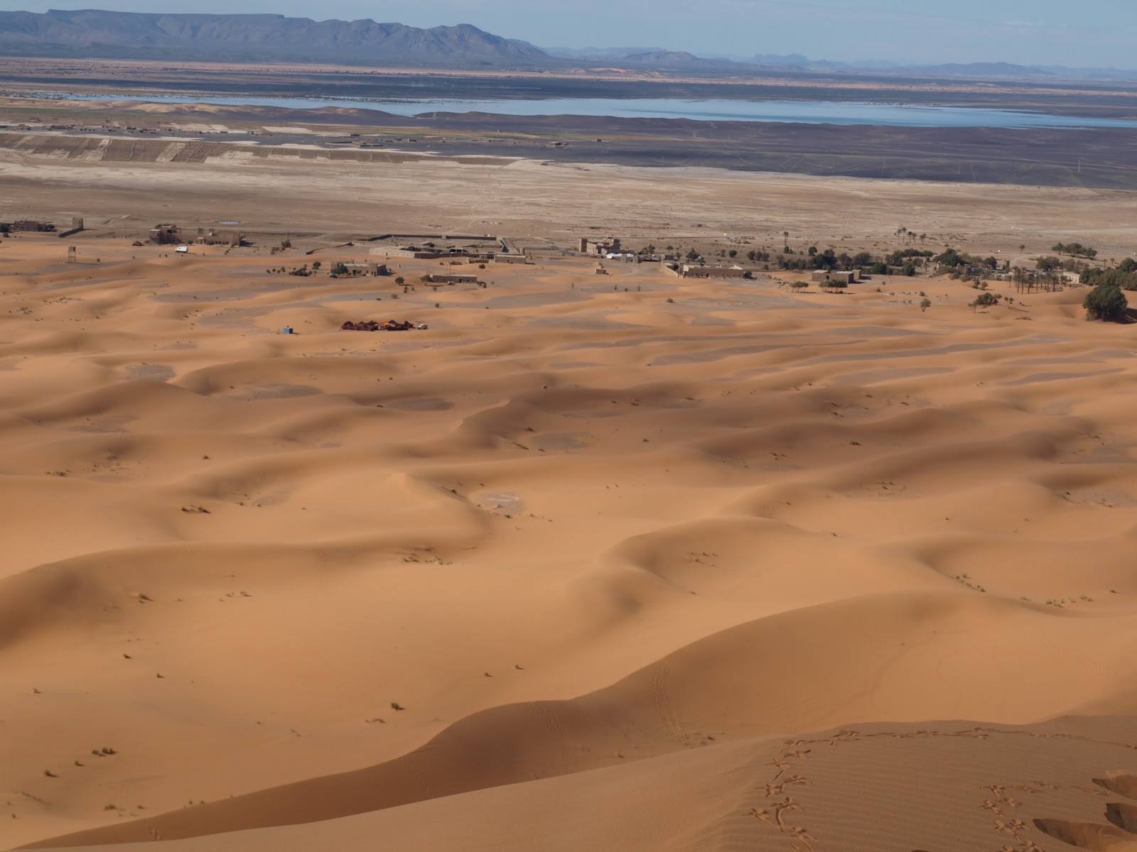 Dunas+Merzouga+y+lago.JPG