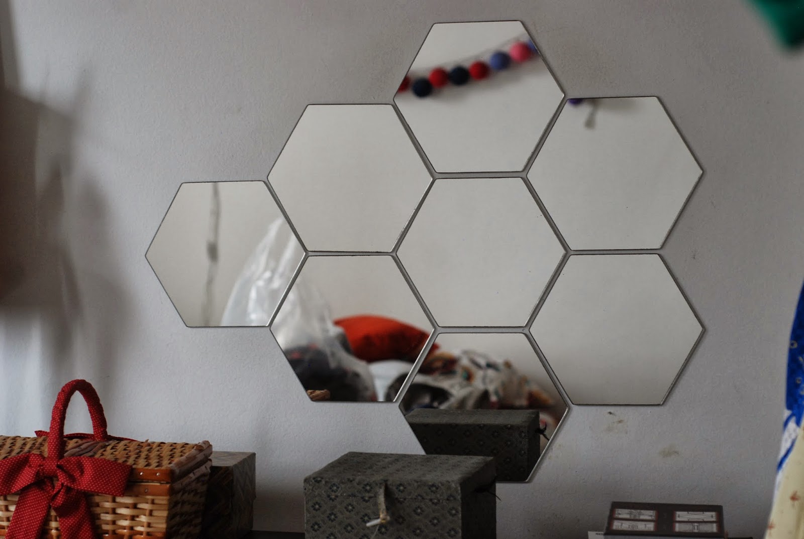 Gabi vende tudo Espelhos Hexagonais (VENDIDO)