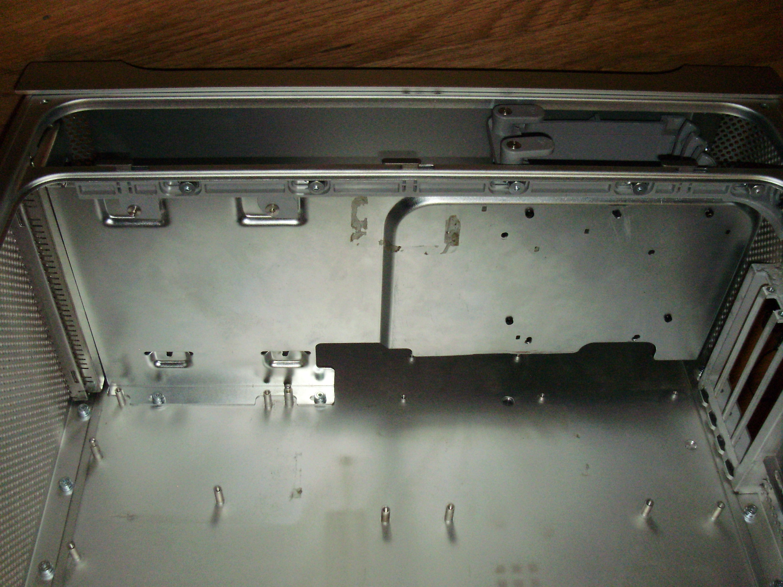 BuildIts How to Fit Your PC in a Power Mac G5 Case