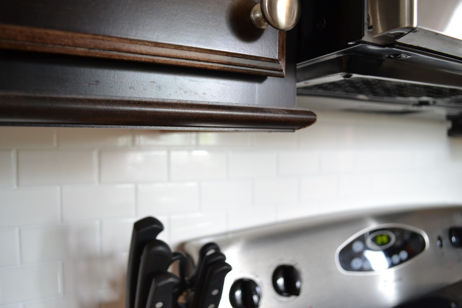 Under light rail moulding Kitchen design, Kitchen