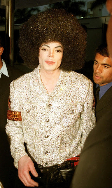 Michael Jackson na festa de aniversário para Al Malnik | 14 de Junho de 2003  Michael+Jackson+At+a+birthday+party+for+Al+Malnik+at+The+Forge+in+Miami+14+june+2004+%287%29