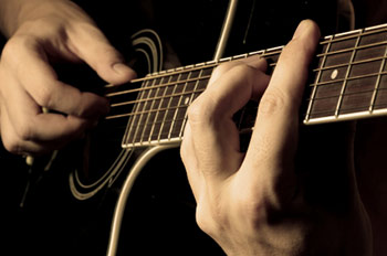 Dedos-na-guitarra.jpg