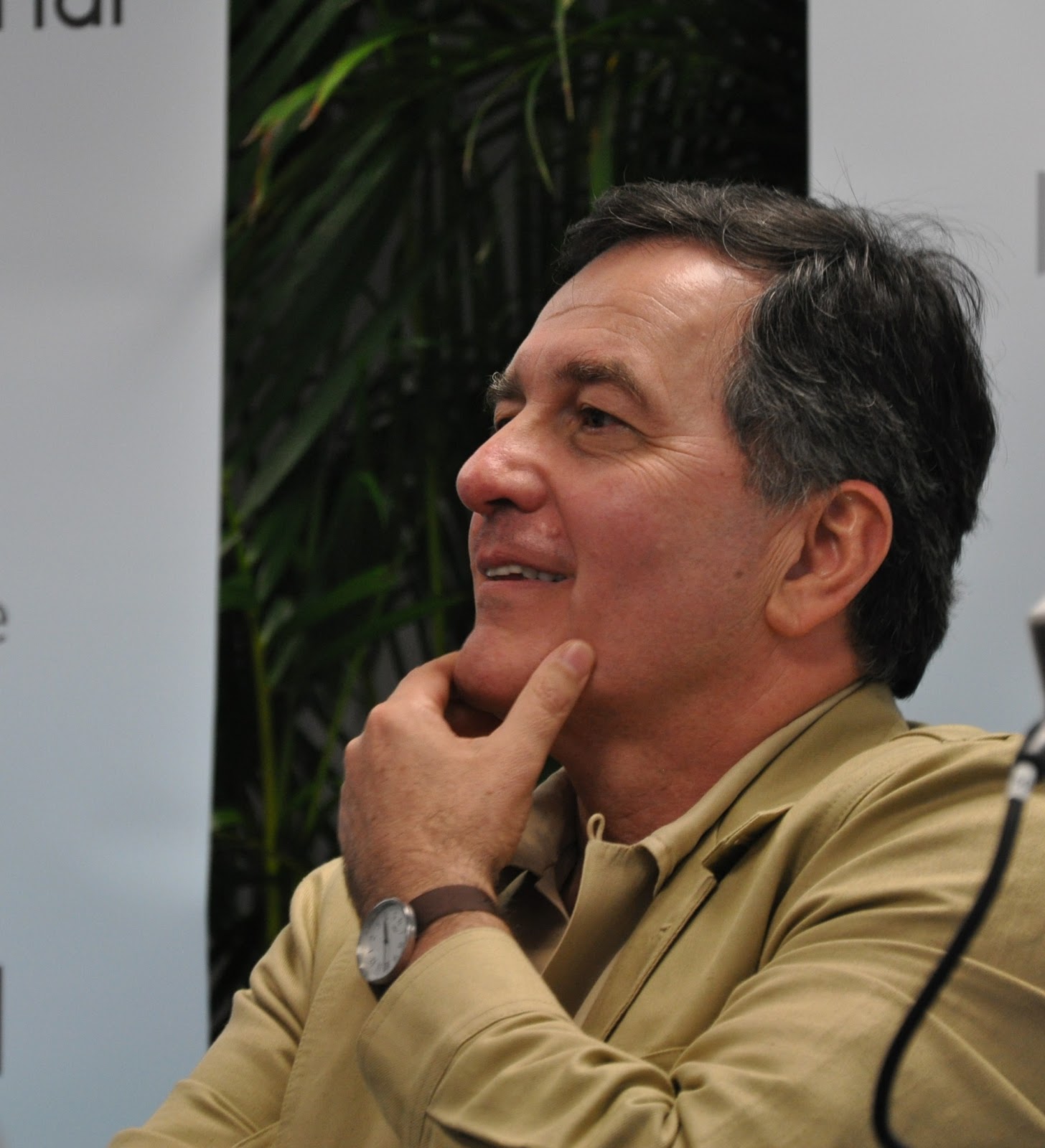 Conversación con Fernando Aramburu y Roberto Ampuero Letra Urbana