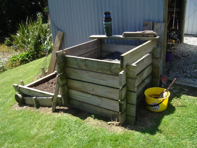 Te Roto Otaki Standard Composting Bins