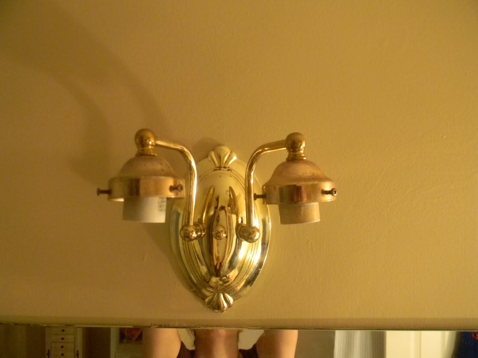1980's Brass Light Fixtures Get a Seashell Makeover