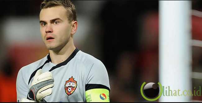 Igor Akinfeev (CSKA Moscow) Igor Akinfeev (CSKA Moscow)
