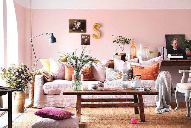 decoracion de paredes en color rosa, salon