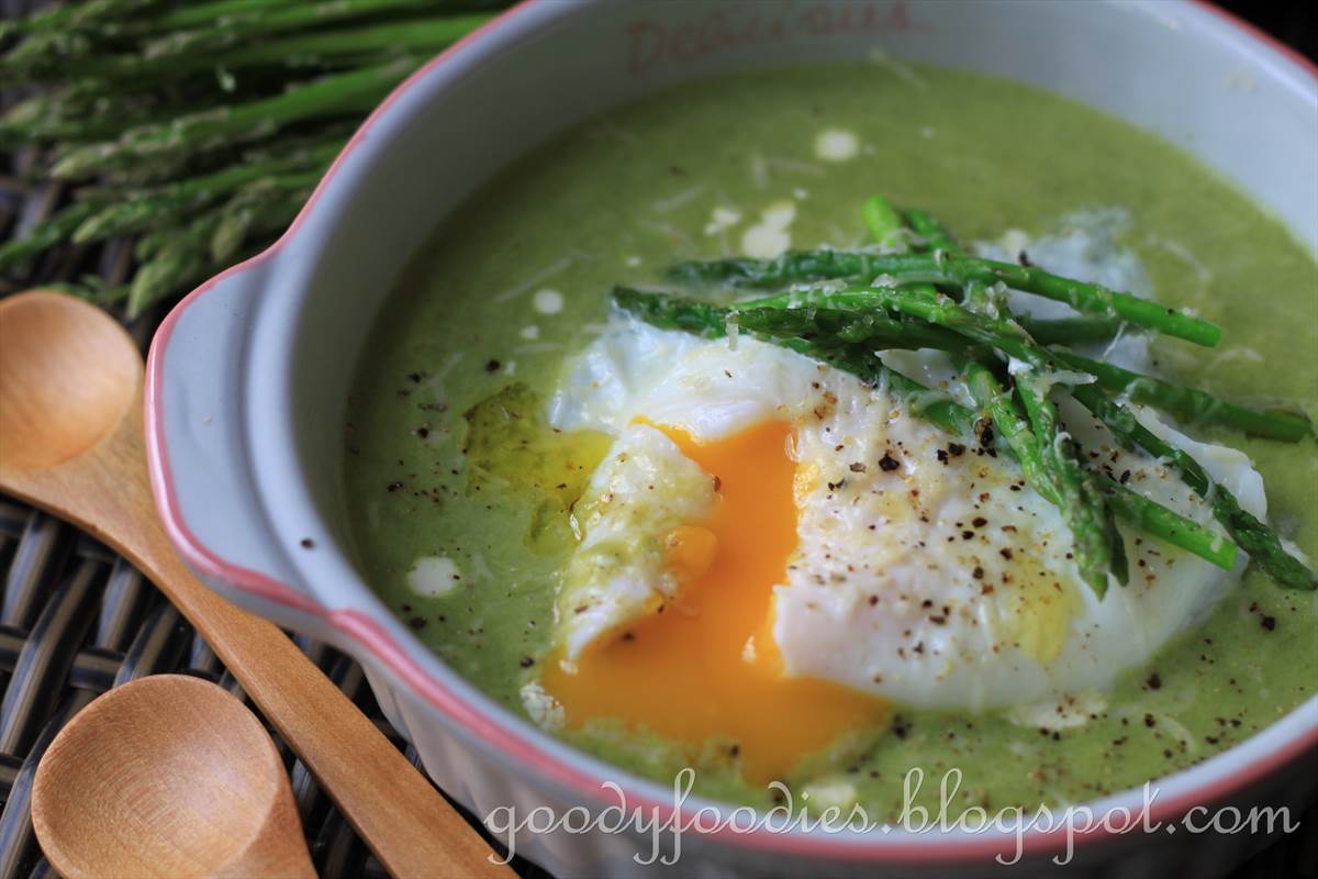 GoodyFoodies Recipe Creamy asparagus soup with poached egg, Parmesan