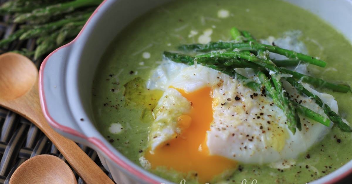 GoodyFoodies Recipe Creamy asparagus soup with poached egg, Parmesan