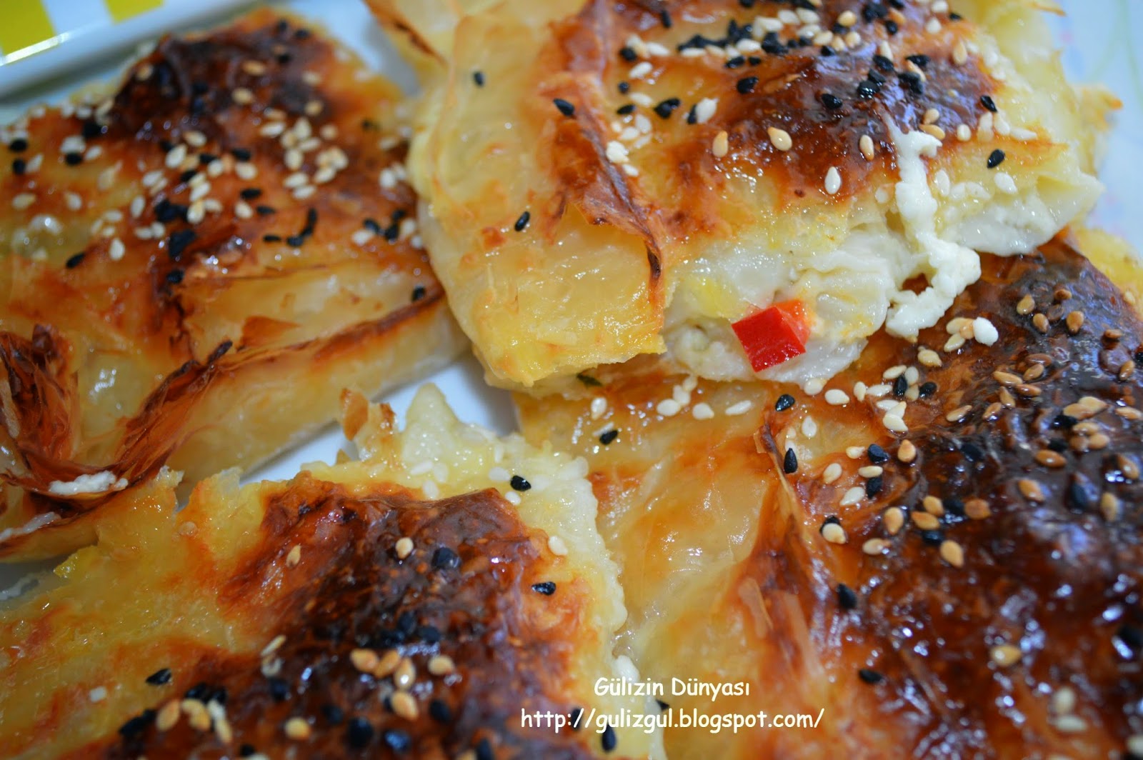 BAKLAVA YUFKASINDAN SOSLU BÖREK Gülizin Dünyası..