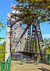 SHINE explores Salem's history and celebrates the city with six self-guided walking tours.