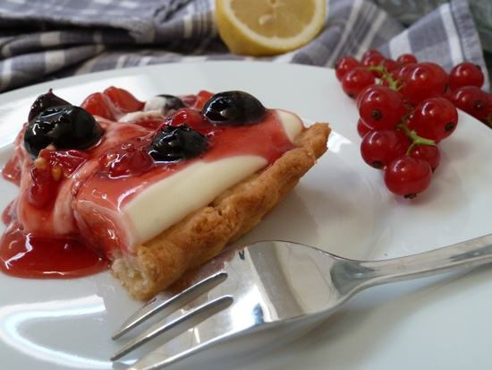 binedoro Blog ⎮ Aus meiner Küche: Sommerbeeren-Tarte ⎮ #ichbacksmir