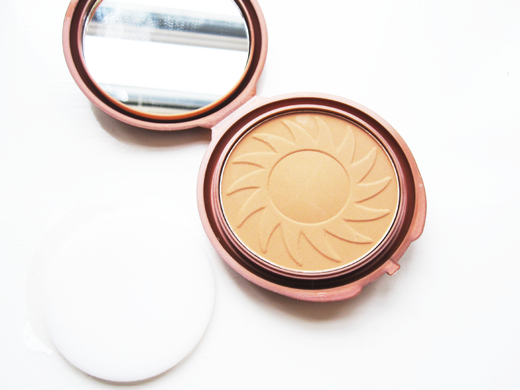 A picture of NYC Smooth Skin Bronzing Powder in Sunny