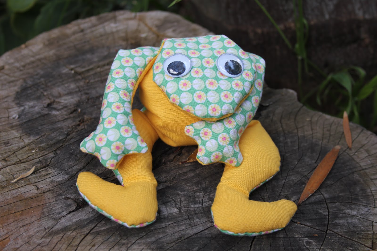 Bugs and Fishes by Lupin Guest Post Fabric Frog Tutorial