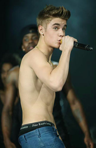 Justin Bieber - Pria Seksi Tanpa Baju Justin Bieber - Pria Seksi Tanpa Baju