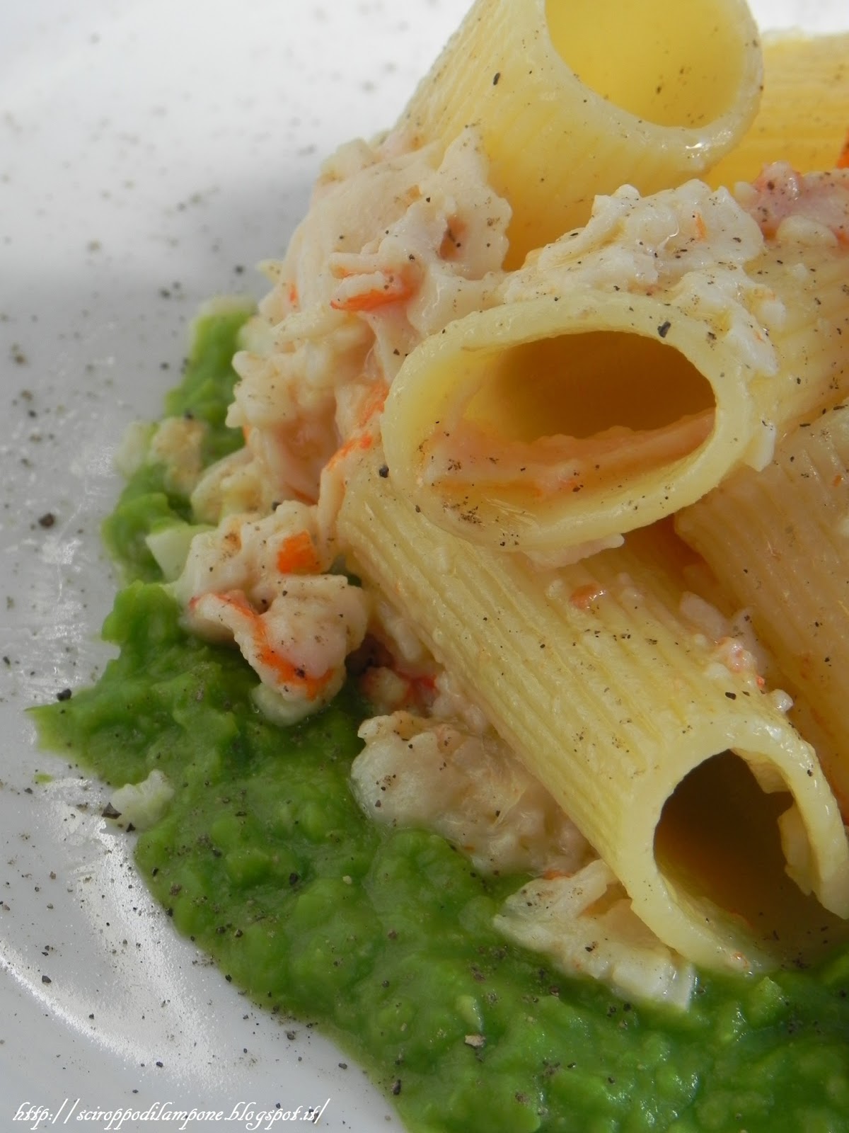 Sciroppo Di Lampone Rigatoni Polpa di Granchio e Piselli