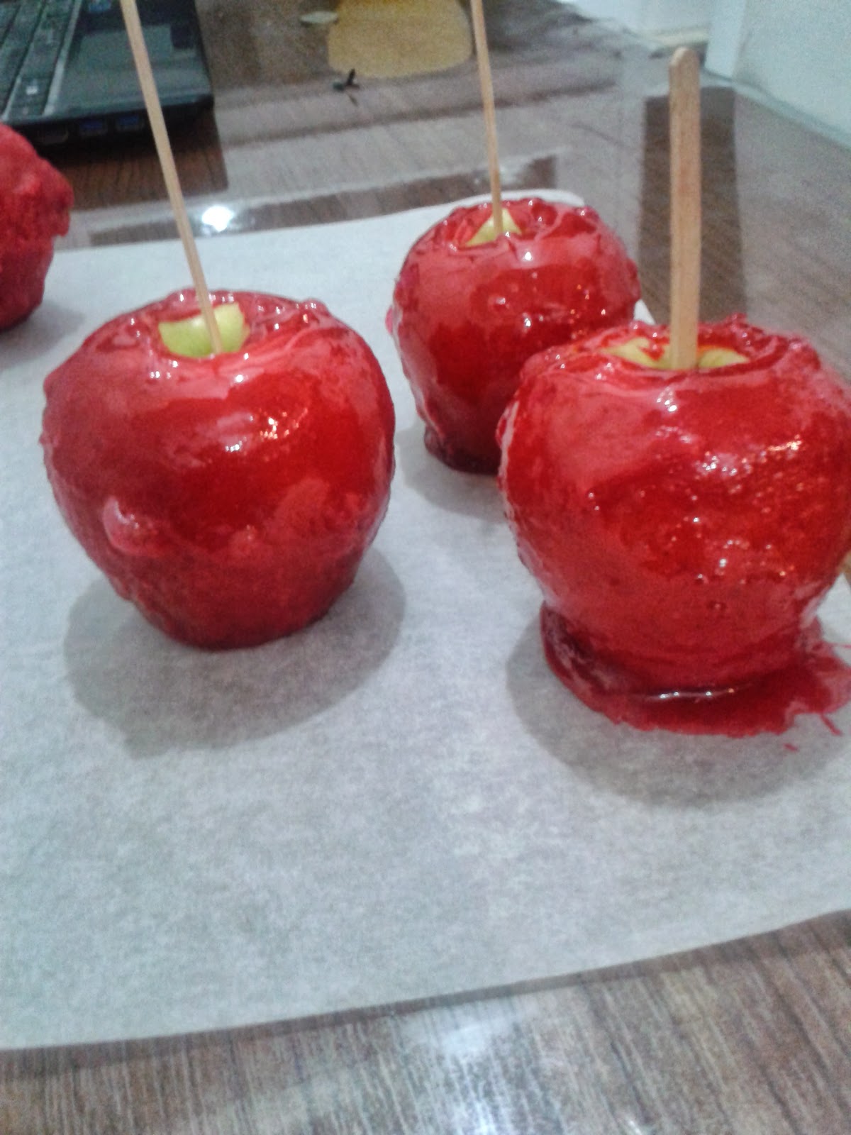 safagin dunyasi anne cocuk blog yemek mekan moda alisveris kitap saglik evde elma sekeri yapimi