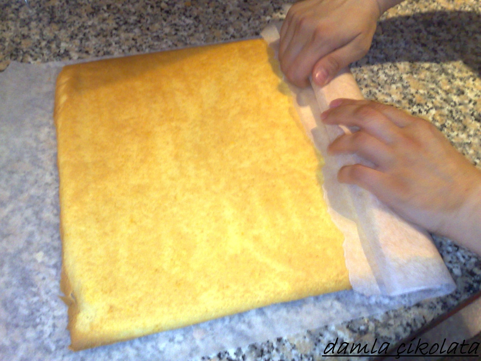 DAMLA ÇİKOLATA Muzlu Rulo Pasta