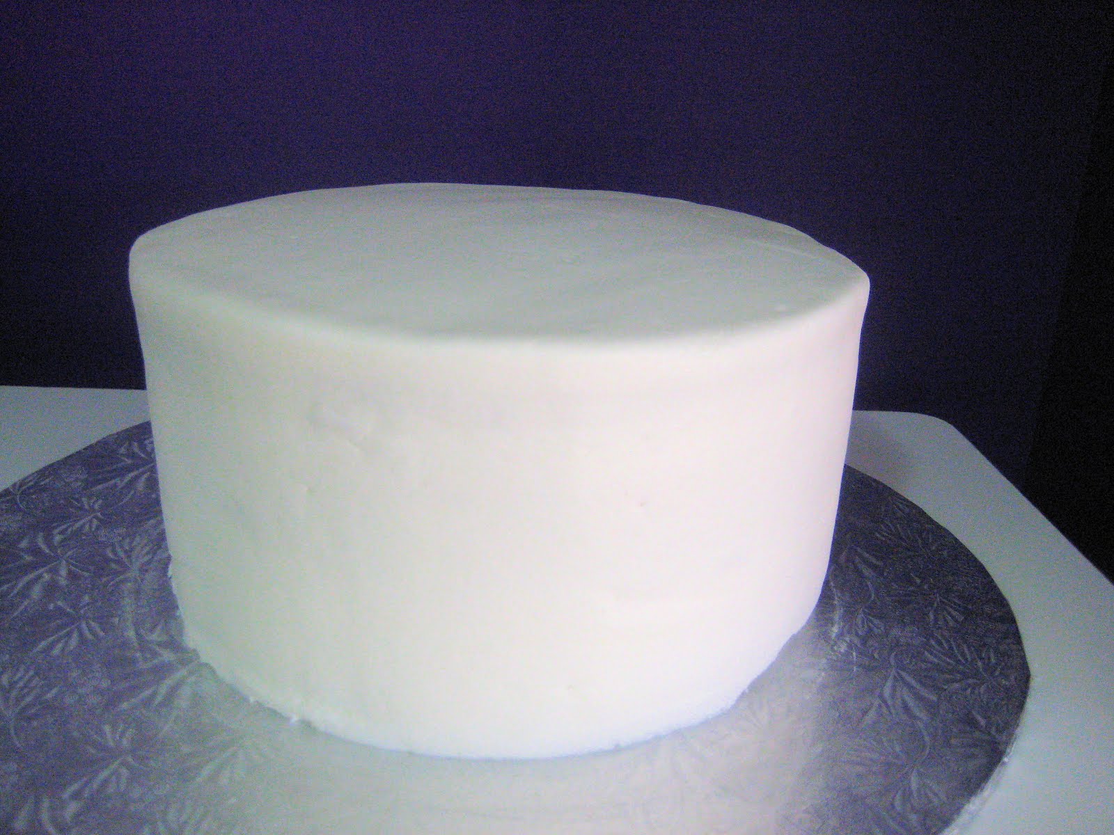 Cakes By Shara The Difference Between Fondant and Buttercream and how