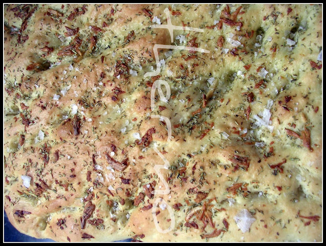 Focaccia de ajo y romero receta casera