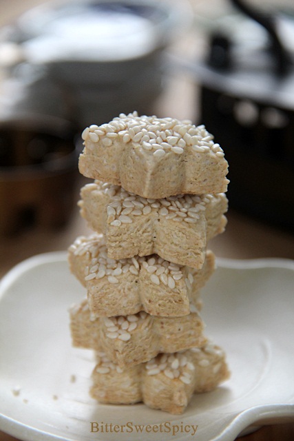BitterSweetSpicy: Kuih Bangkit&hellip;. the one that melts in the mouth.
