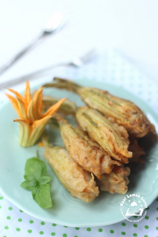 Nasi Lemak Lover Vietnamese Pumpkin flowers stuffed with prawn (bong