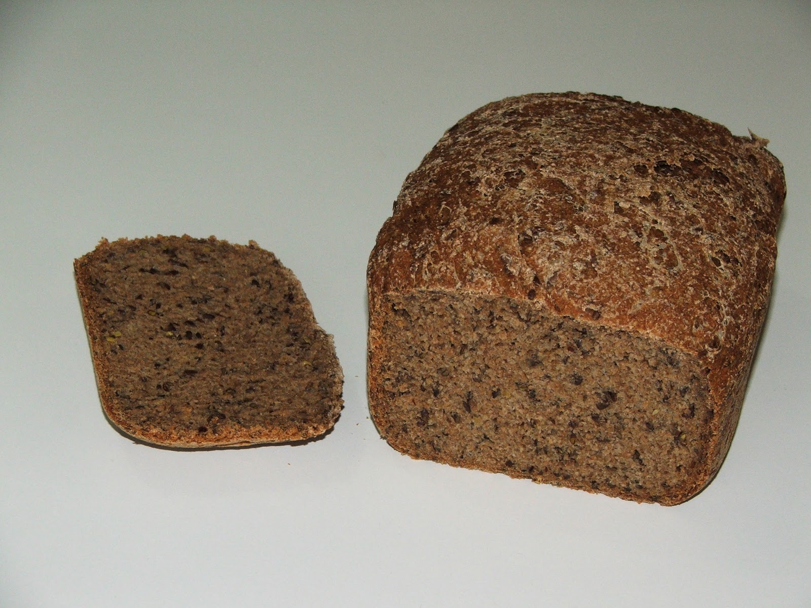 [ˈsaʊəˌdəʊ] Wholemeal Rye Bread with Linseed (Rye Base)