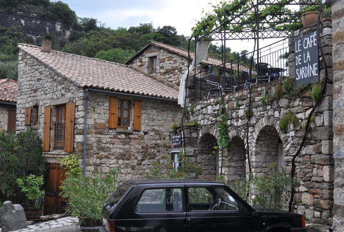 Naves place