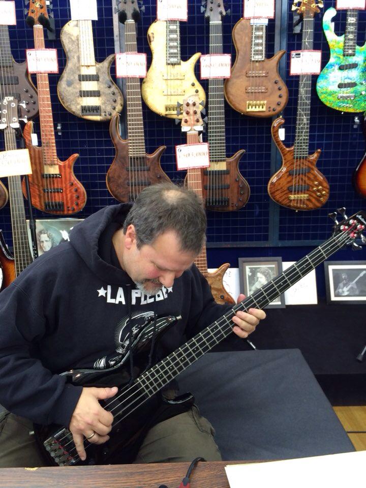 Aria Basses Aria Pro II SBIntegra signed by Billy Gould!