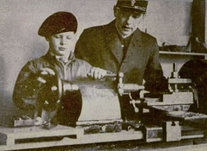 Voievodul Mihai la strung Regele Mihai 1931